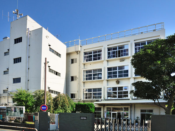 Surrounding environment. Shinagawa Ward Suzugamori junior high school (about 620m ・ An 8-minute walk)