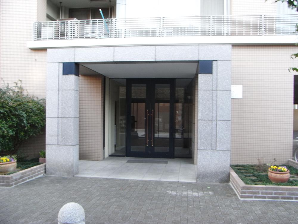 Entrance. Common areas