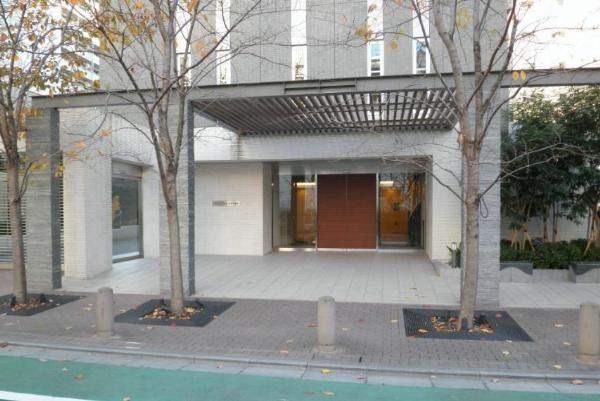 Entrance. Classy entrance