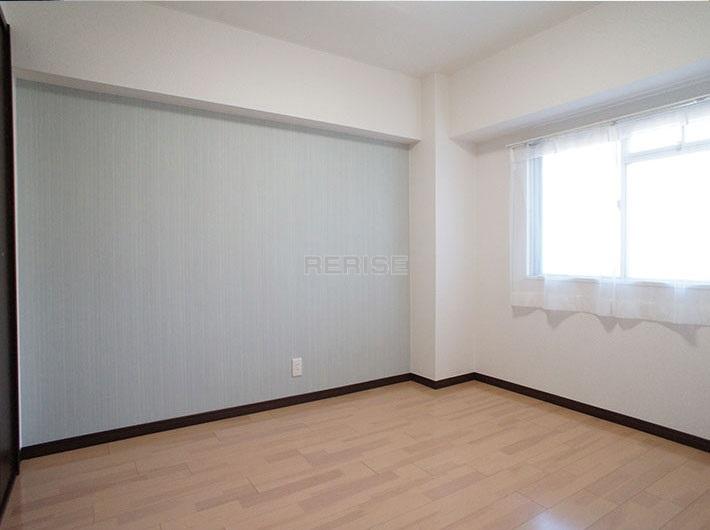 Non-living room. Use in a part of the design cross