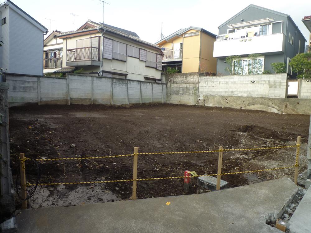 Local photos, including front road. Local (12 May 2013) Shooting