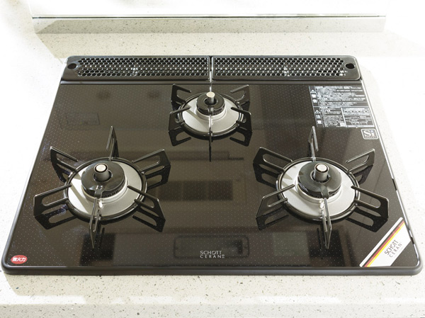 Kitchen.  [A three-neck glass top stove] Easy to clean the top plate. Adopt a flat front panel of the retractable ignition switch operation unit. Usage you can see at a glance in the ignition of the red LED. (80J type)