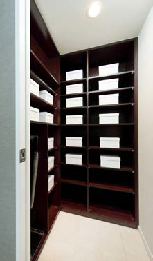 Receipt.  [Shoes in cloak] Adopt a large shoe-in cloak that can enter and leave with one's shoes on. (It depends on the type / 40B type addition to the same specification)