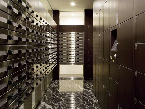 Shared facilities.  [Mailbox] Delivery of mail from the outside of the auto-lock, Receipt next from the inside of the auto-lock, privacy ・ It will be protected safety.