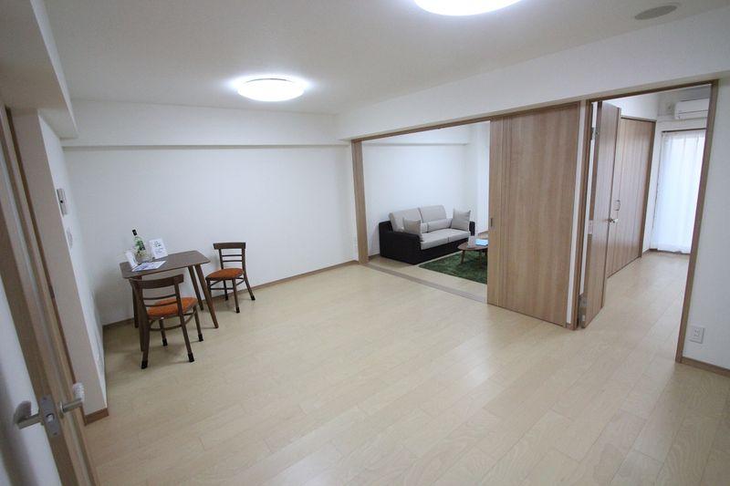 Living. Spacious living room