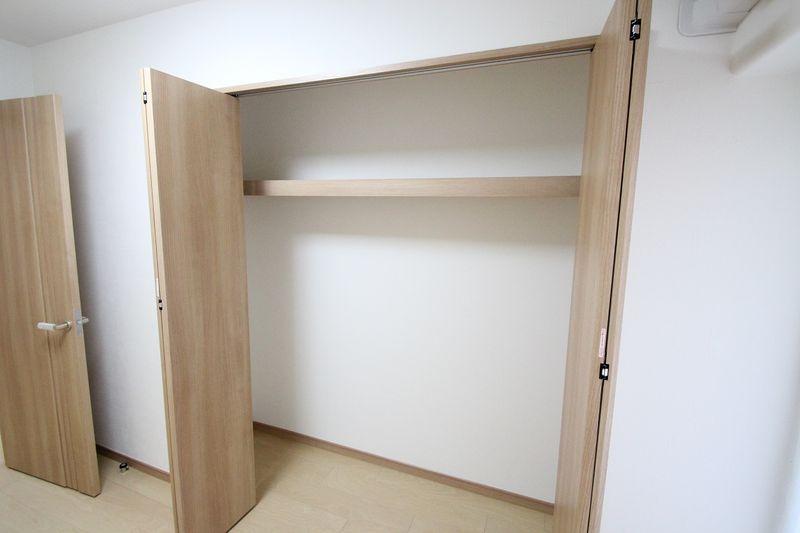 Non-living room. Western-style 6 Pledge storage