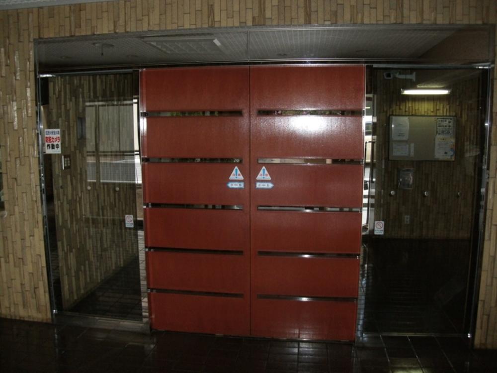 Entrance. With auto lock
