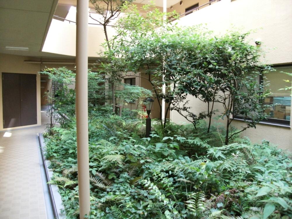 Same specifications photos (Other introspection). Sharing unit atrium first floor, Local (August 2013) Shooting