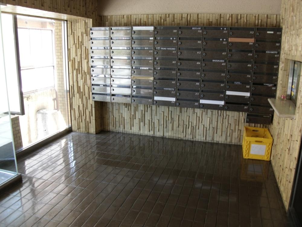 Entrance. Common areas