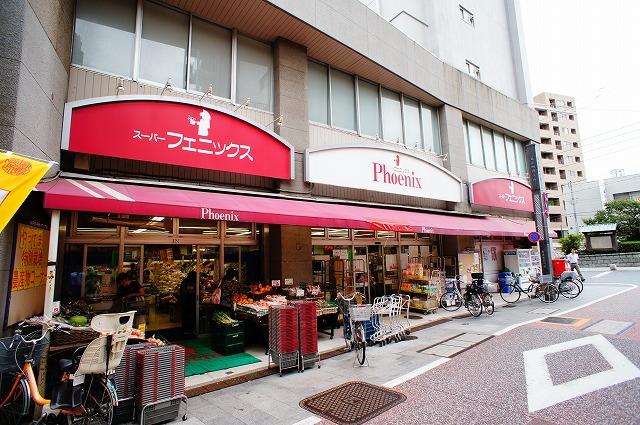 Supermarket. 50m to Phoenix