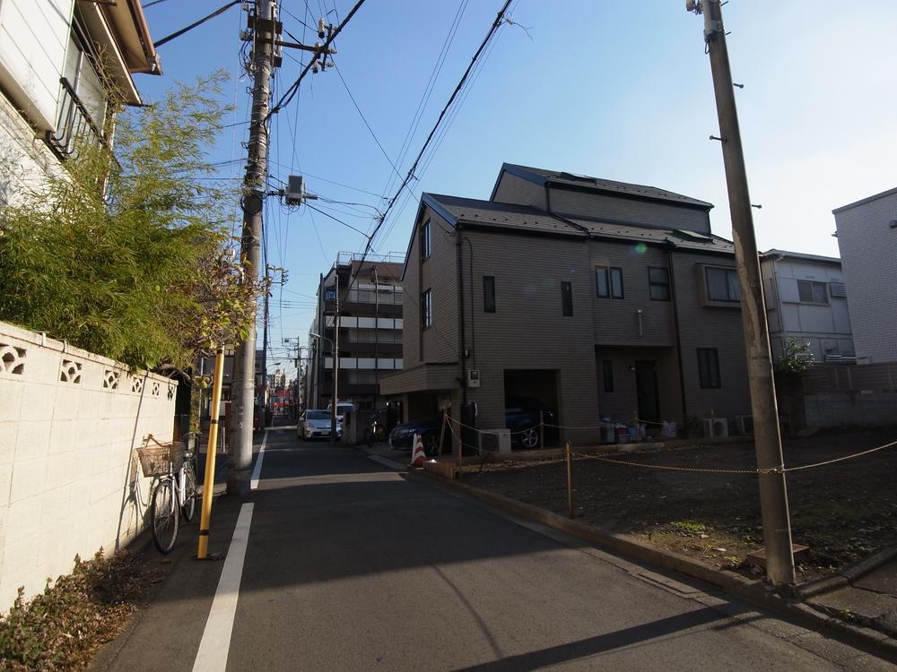 Local photos, including front road. Local (12 May 2013) Shooting