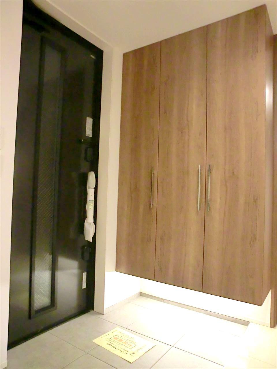 Entrance. Large shoe box