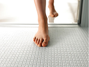 Bathing-wash room.  [Hot Karari floor] Sit as it is, Hizaotsuku ・  ・  ・ Such behavior can also be naturally, Soft and comfortable floor. Each time of bathing and cleaning, "Relieved" and the mind is calm.