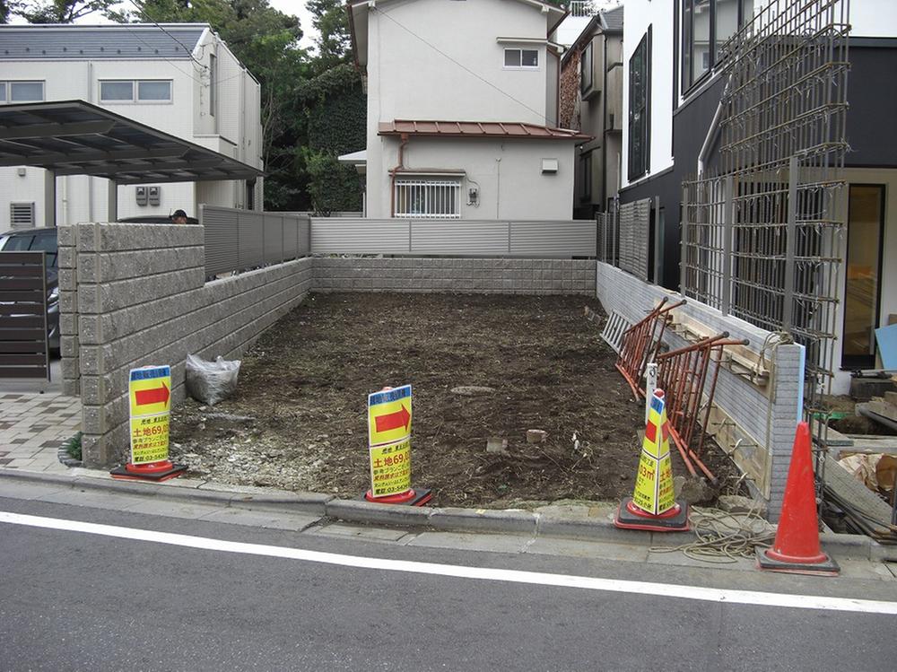 Local photos, including front road. Local (10 May 2013) Shooting