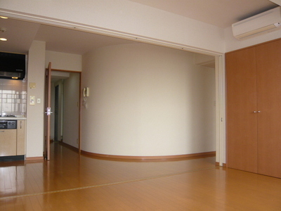 Living and room. Room 1