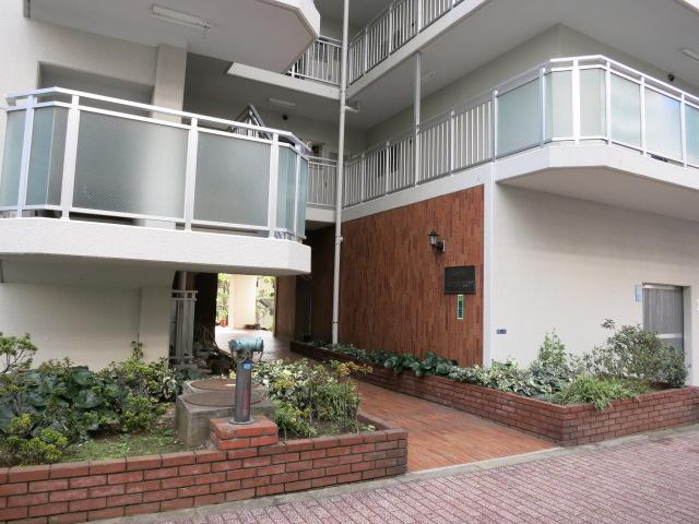 Entrance. Common areas