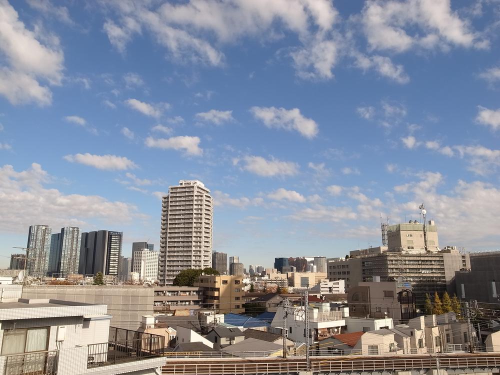 View photos from the dwelling unit. View from the site (November 2013) Shooting