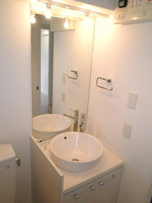 Washroom. Wash basin