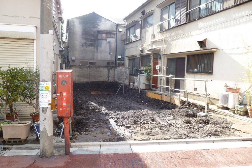 Local appearance photo. Local (12 May 2013) Shooting