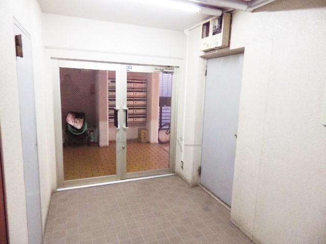Entrance. Entrance hall