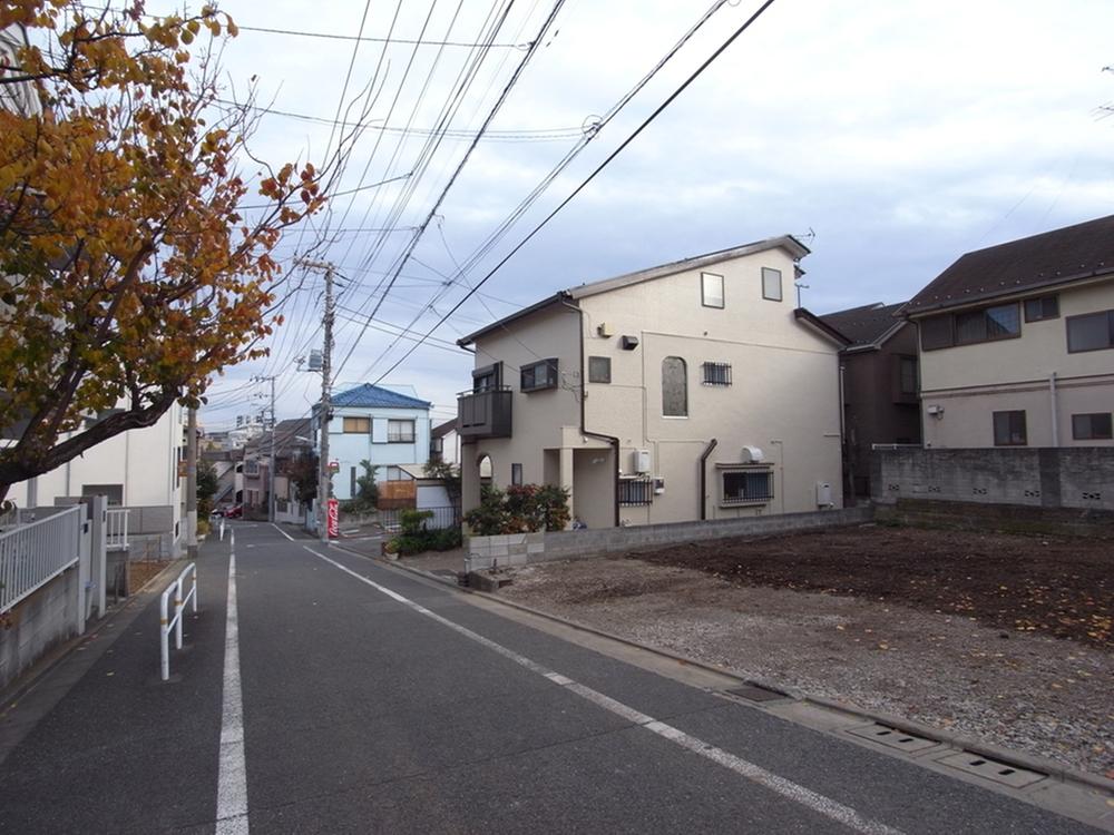 Local photos, including front road. Local (11 May 2013) Shooting