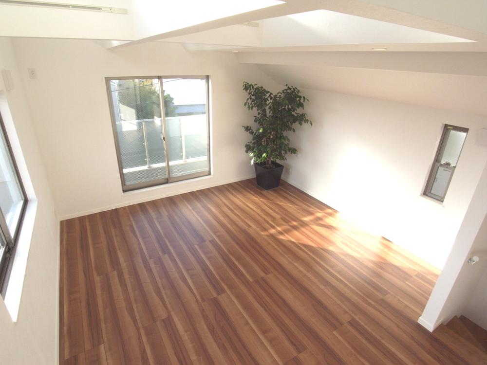 Same specifications photos (living). Same specifications