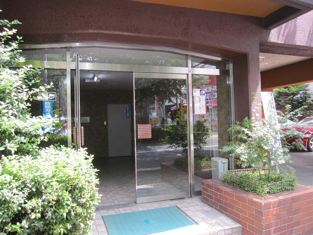 Entrance. Common areas
