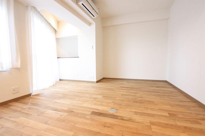 Living. Natural solid wood use full renovation