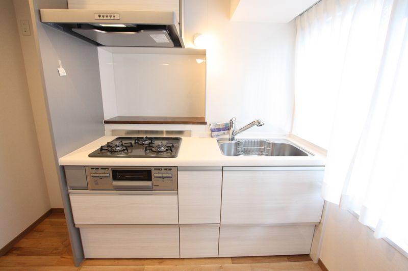 Kitchen. 3-burner stove system Kitchen
