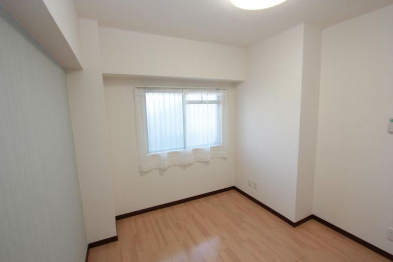 Non-living room. Western-style 4.7 Pledge