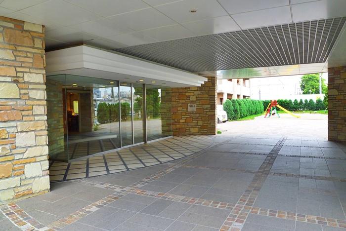 Entrance. Common areas