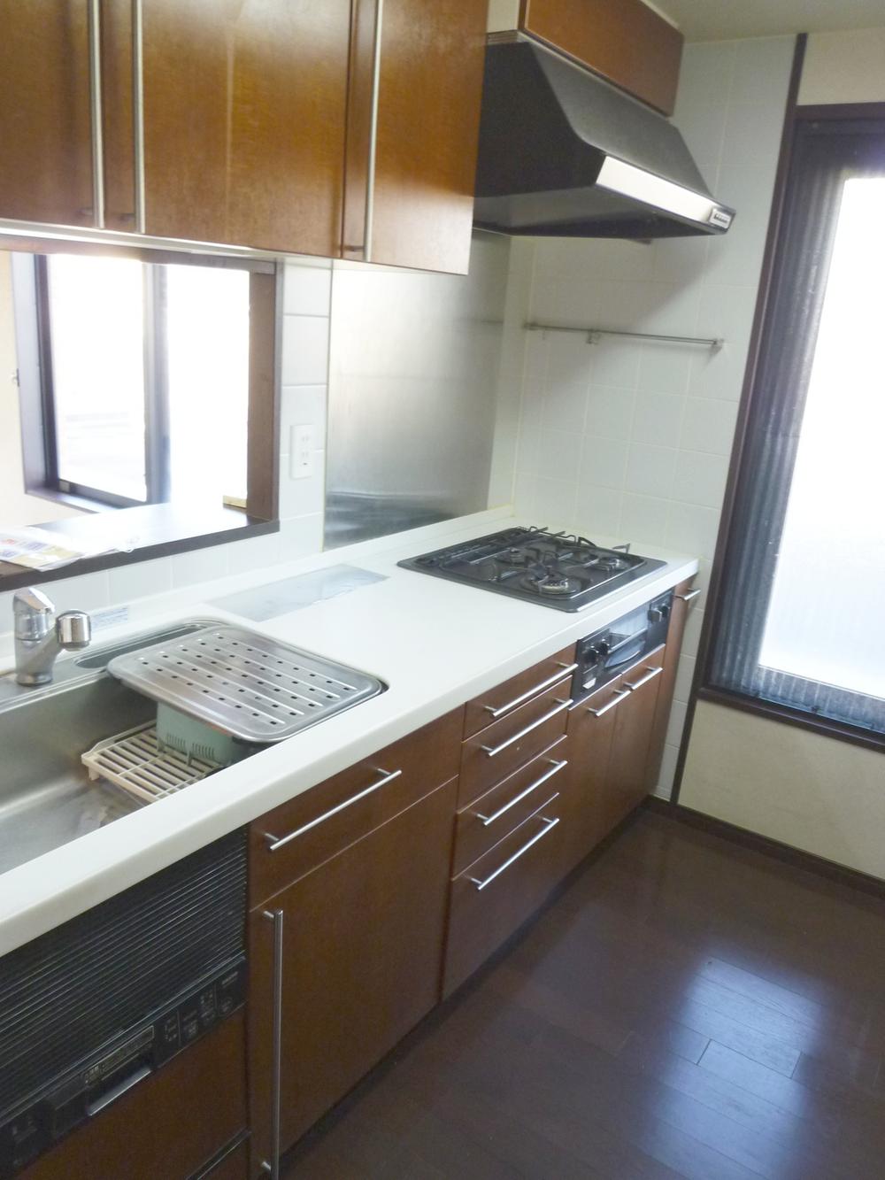 Kitchen. Indoor (11 May 2013) Shooting