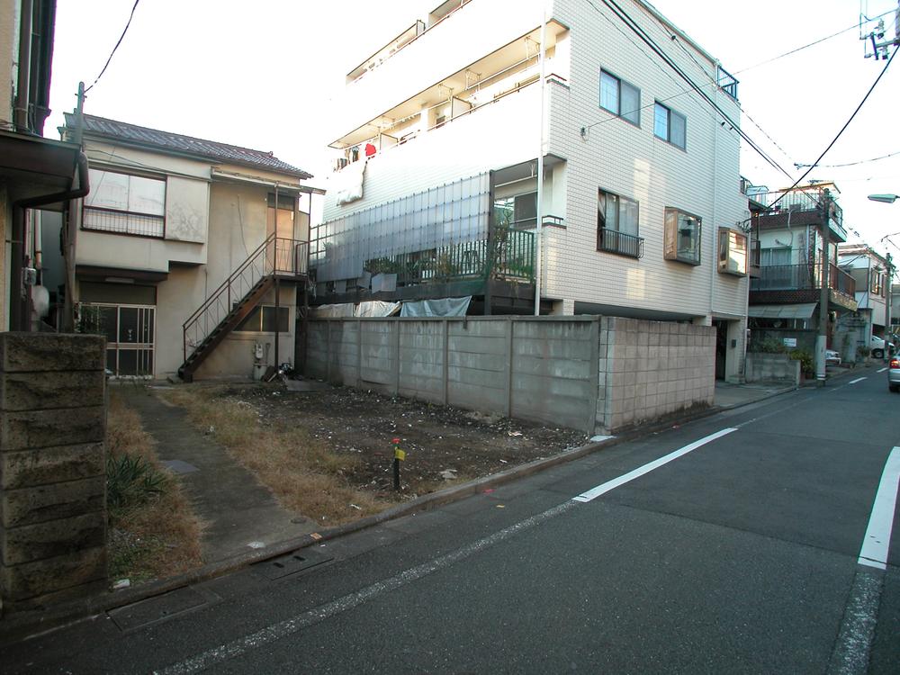 Local photos, including front road. Local (12 May 2013) Shooting