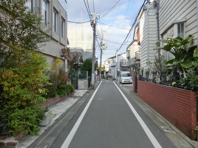 Local photos, including front road. Local (12 May 2013) Shooting