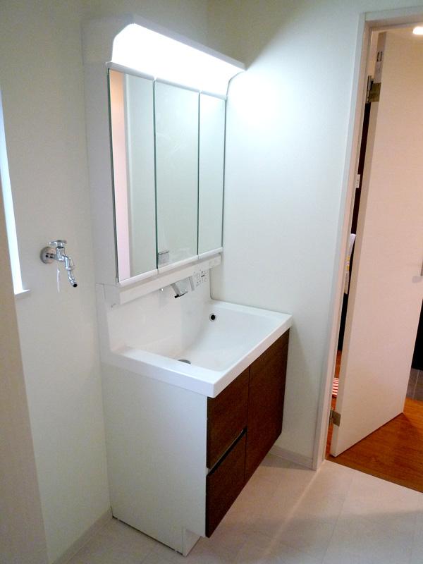 Wash basin, toilet. Those skilled in the art wash basin construction cases