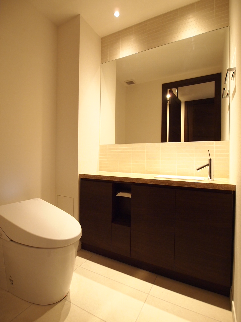 Toilet. Tankless type of bidet: It is with hand-wash sink.