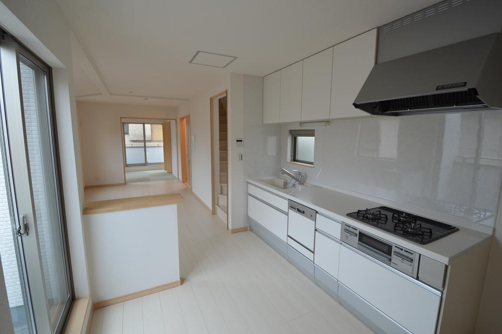 Kitchen. Indoor (11 May 2013) Shooting