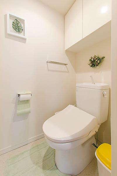 Toilet. Indoor (12 May 2013) Shooting