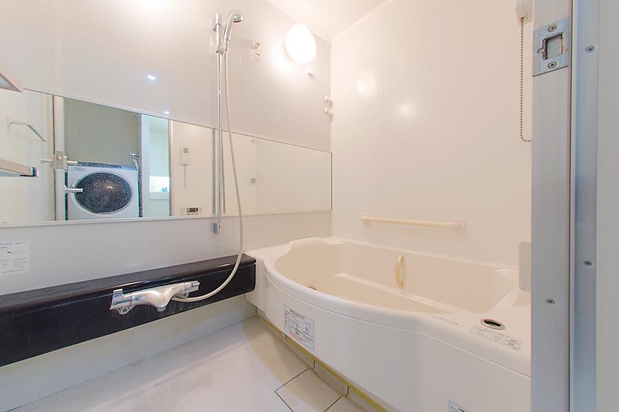 Bathroom. Indoor (12 May 2013) Shooting