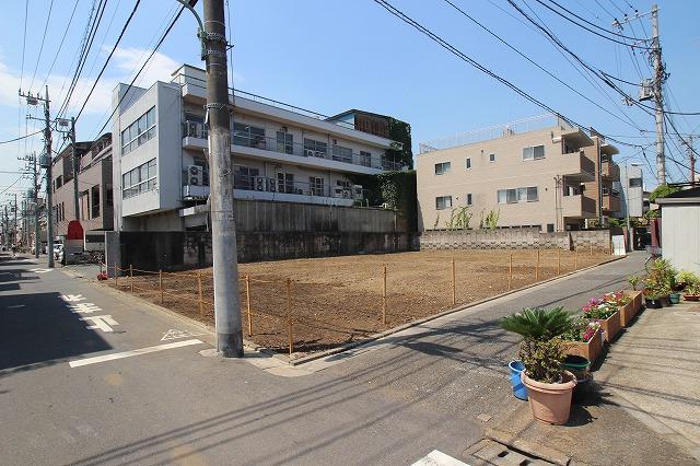 Local photos, including front road. Local (July 2013) Shooting