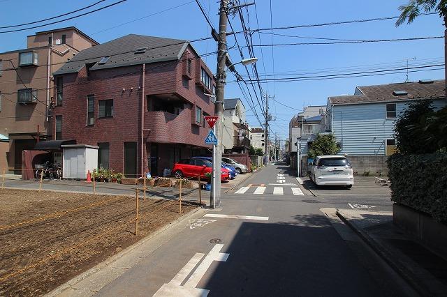 Local photos, including front road. Local (July 2013) Shooting