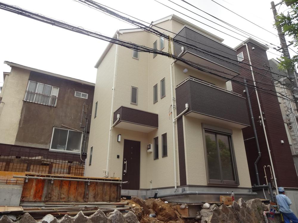 Local photos, including front road. Local (August 2013) Shooting