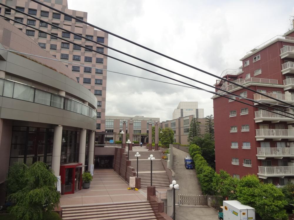 View photos from the dwelling unit. View from the site (August 2013) Shooting