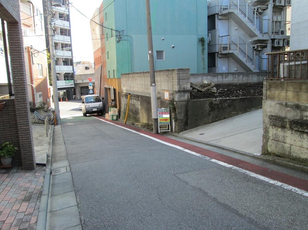 Local photos, including front road. Local (11 May 2013) Shooting