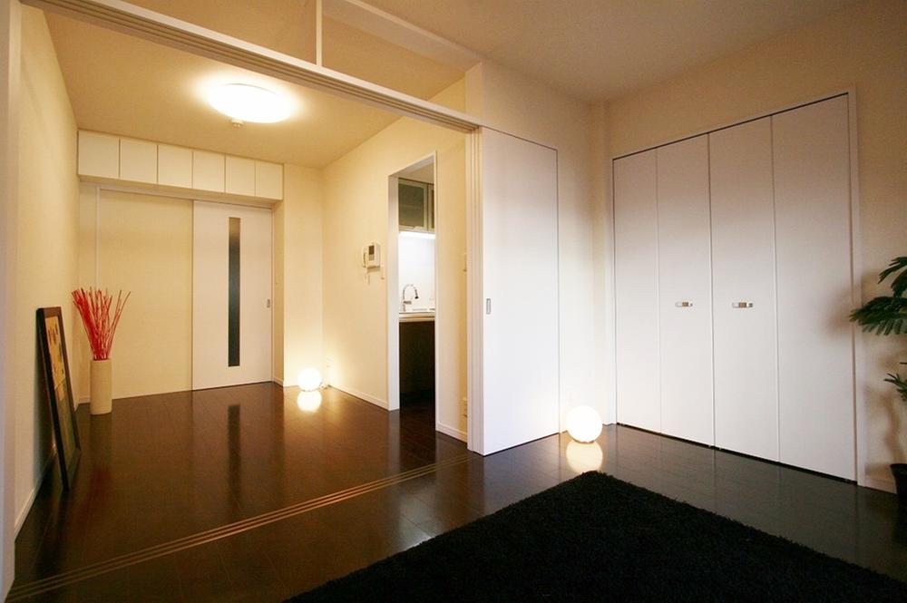 Living. Stylish decorated in white tones Indoor (11 May 2013) Shooting