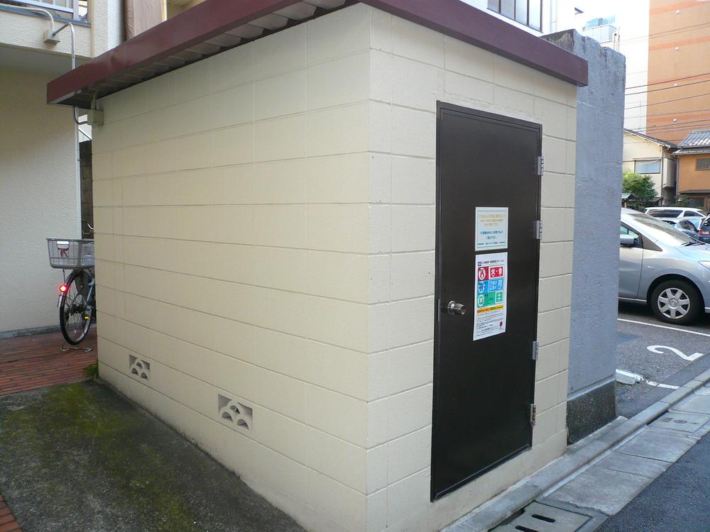 Other. Garbage Storage