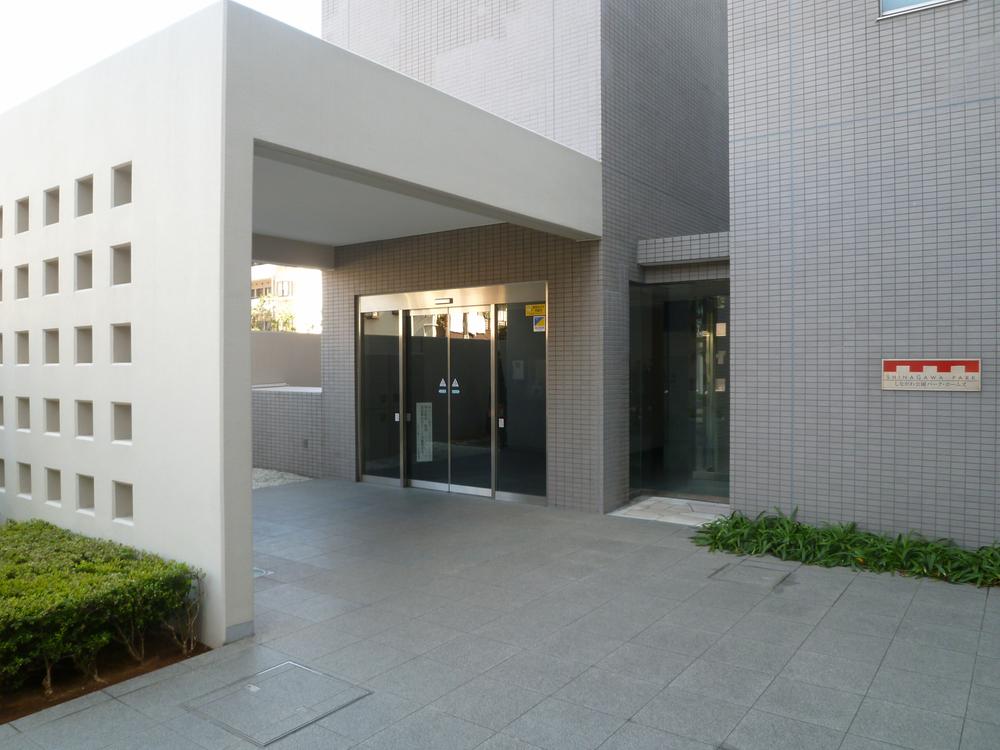 Entrance. Common areas