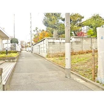 Local photos, including front road. Local (12 May 2013) Shooting