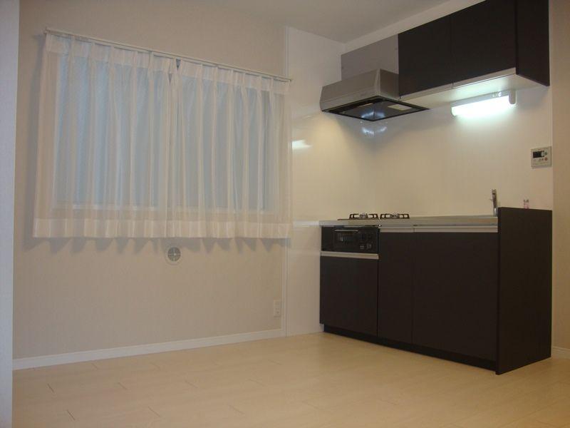 Kitchen. ~ New interior renovation completed ~  System kitchen of state-of-the-art amenities
