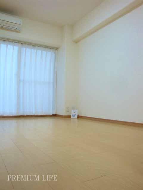 Non-living room. 6 Pledge - Western-style